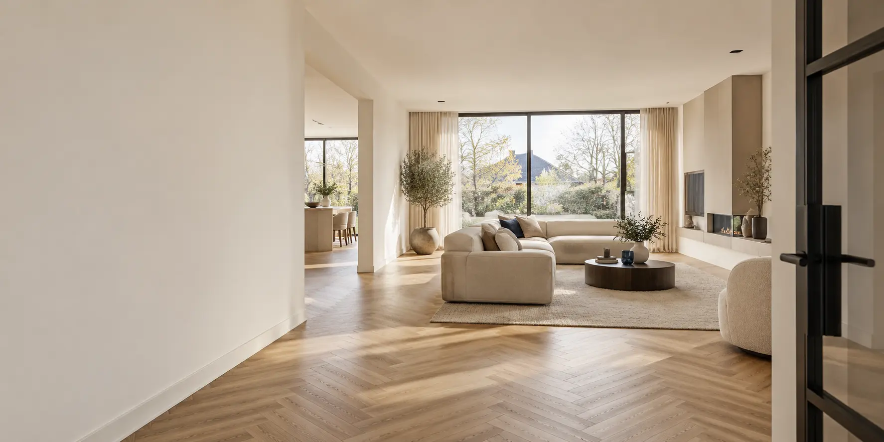 Nieuwbouwwoning met strak afgewerkte renovlies wanden
